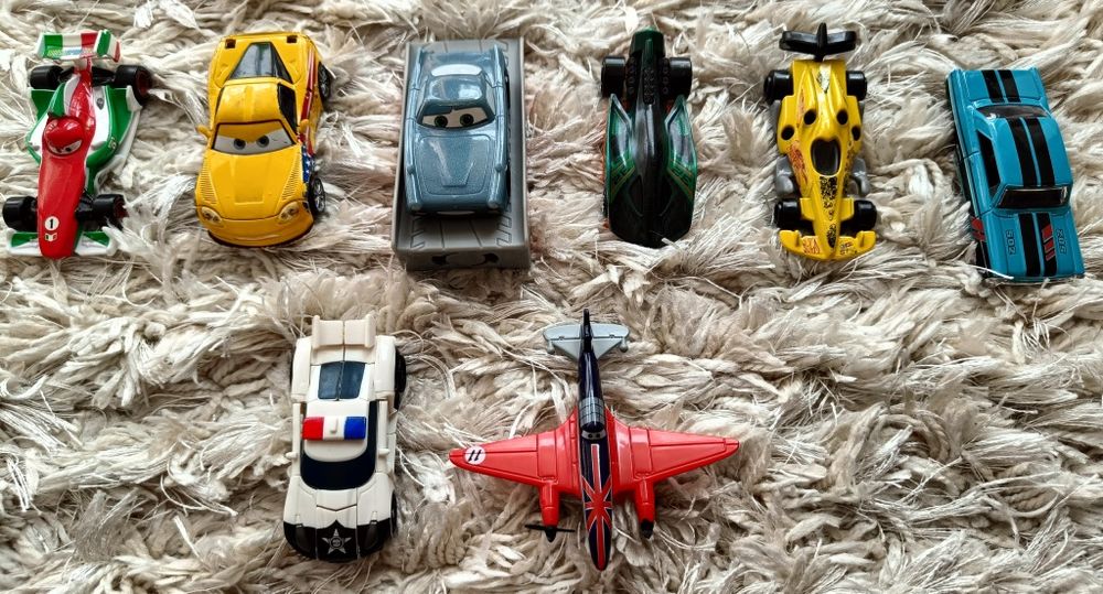 Zestaw modeli samochodów