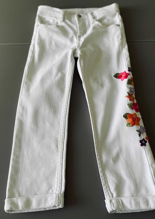 Джинсы GYMBOREE белые с вышивкой