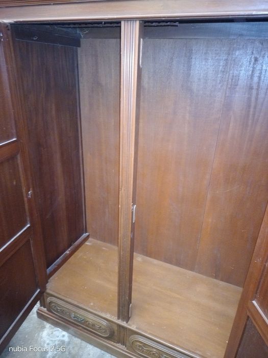 Roupeiro třes portas třes gavetas