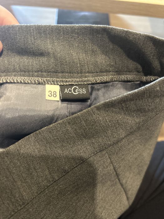 Długa szara spódnica