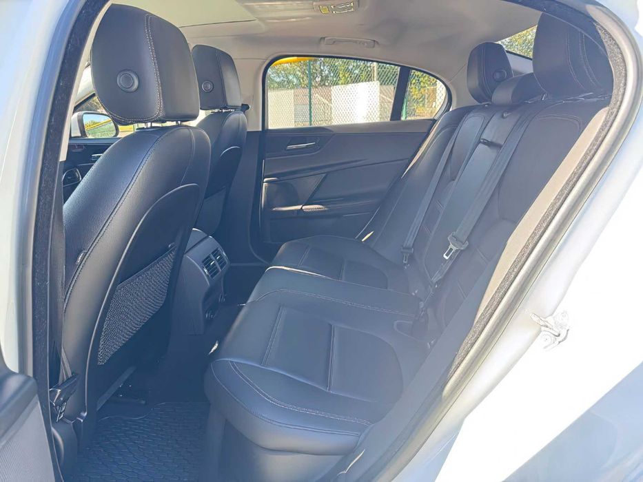 Jaguar XE 25t Prestige      2018