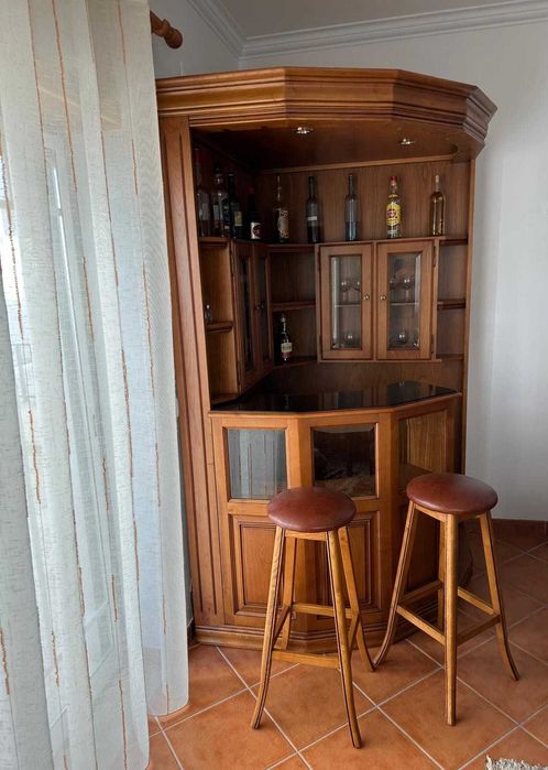 Movel Bar de canto em madeira maciça, como novo