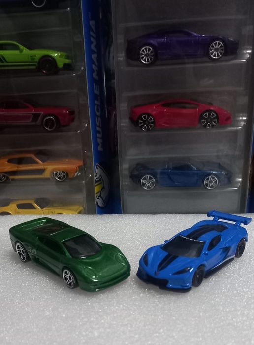 Conjunto 2 hot wheels corvette & jaguar