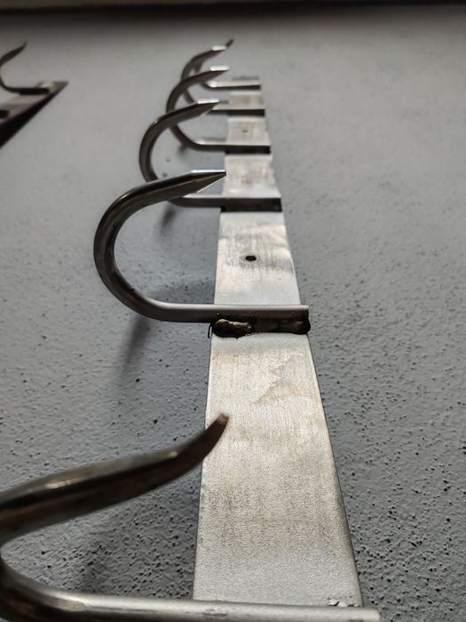 2 barras em inox com ganchos, para carne e derivados