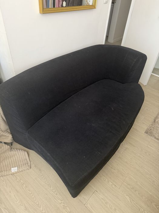 Sofá preto de 3 lugares