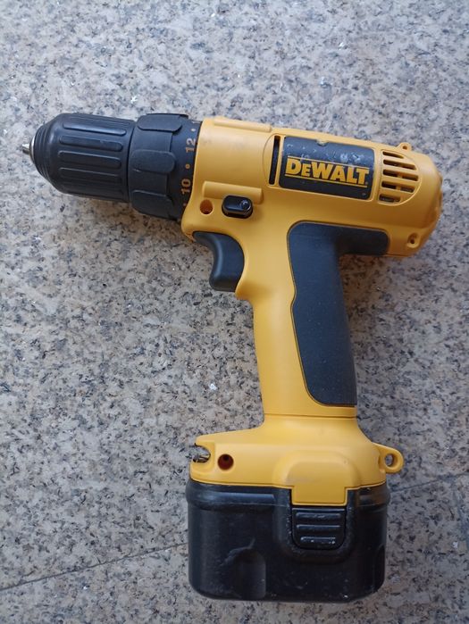 Berbequim DEWALT DC740KA 12Vdc