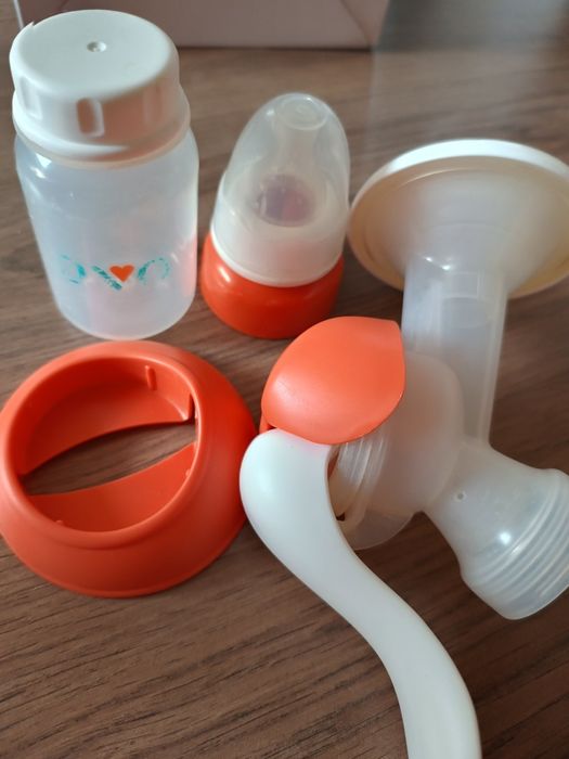 Механічний молоковідсмоктувач + пляшечки lovi, AVENT