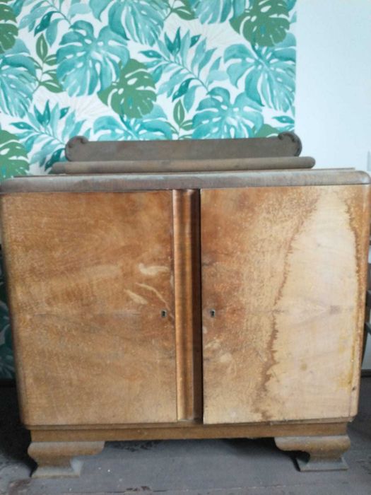 Zestaw mebli antycznych