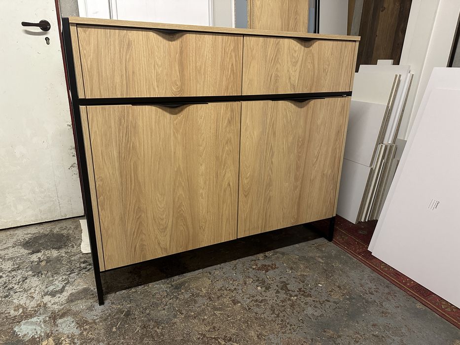 Komoda na stelażu, kolor Hikora naturalna; blum