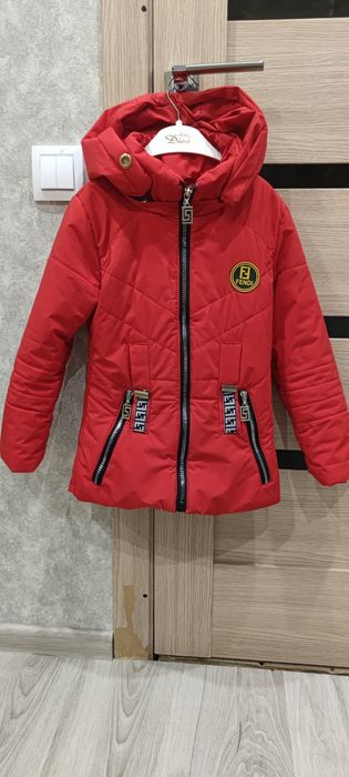 Курточка демисезонная на девочку