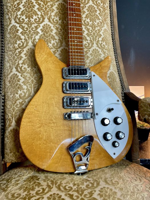 Rickenbacker 320 de 1981