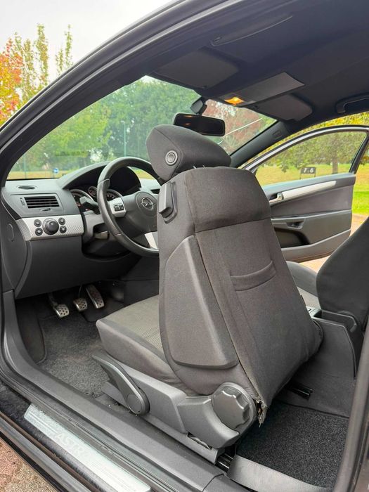 Opel Astra GTC 1.7