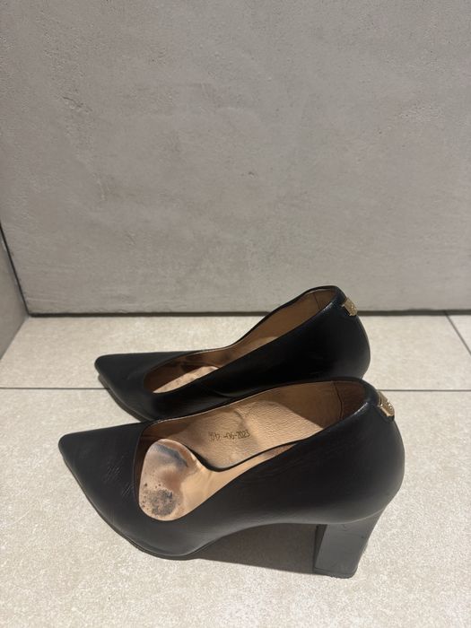 Туфлі шкіряні estro