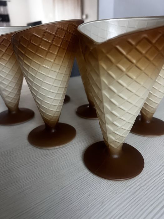 Sprzedam zestaw 6 pucharków do lodów WAFELEK GELATO Bormioli Rocco