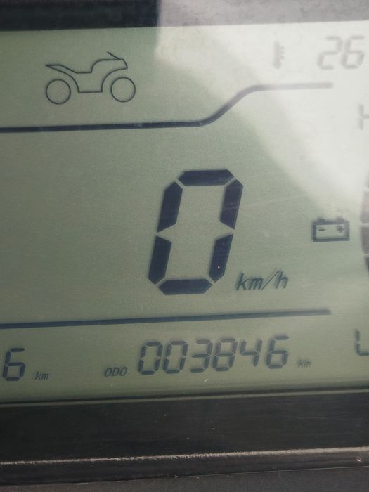 Vendo Mota 125 cc com ap nas 3846km vendo por não usar apenas fez ainda a 1 revisão e é de garagem
