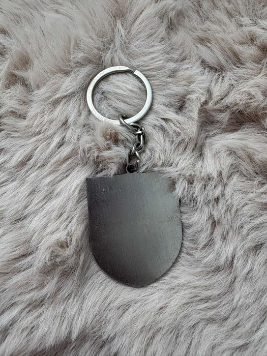 metalowy brelok do kluczy z herbem Anglii