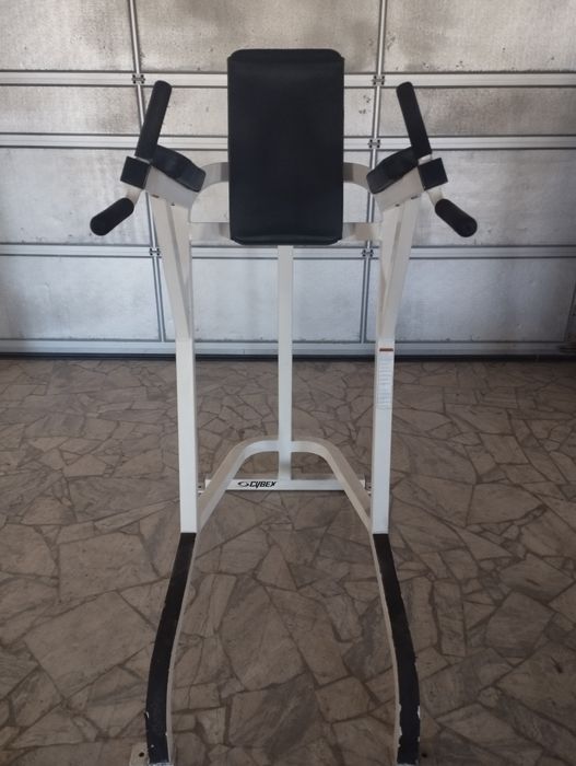 Poręcze stacjonarne stacja na triceps i brzuch dip Cybex