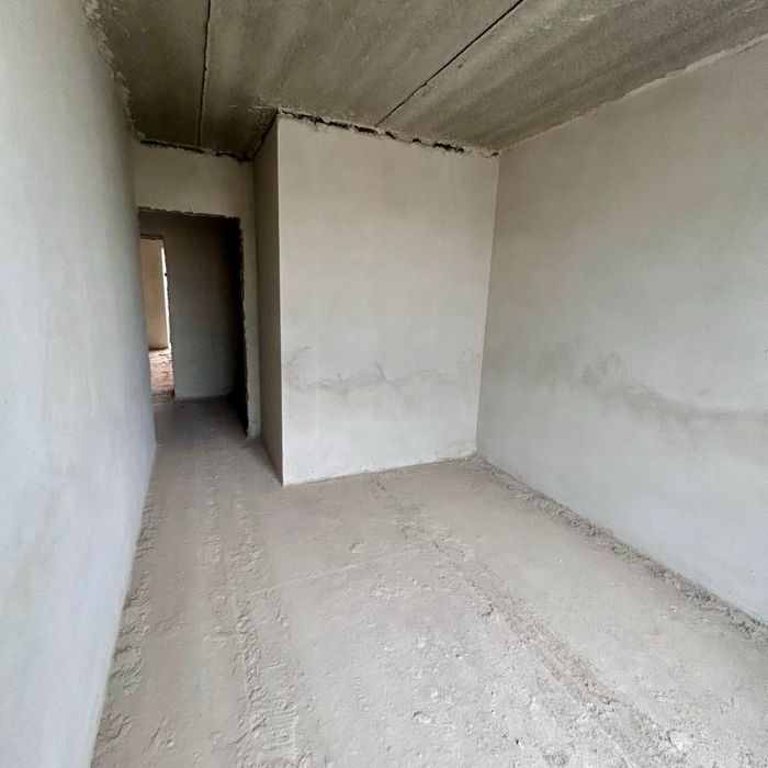 Продам велику  2-х кімнатну квартиру. Готова до ремонту