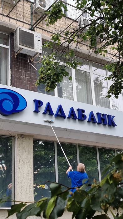 Мойка окон, витрин, миття вітрин, мийка вікон