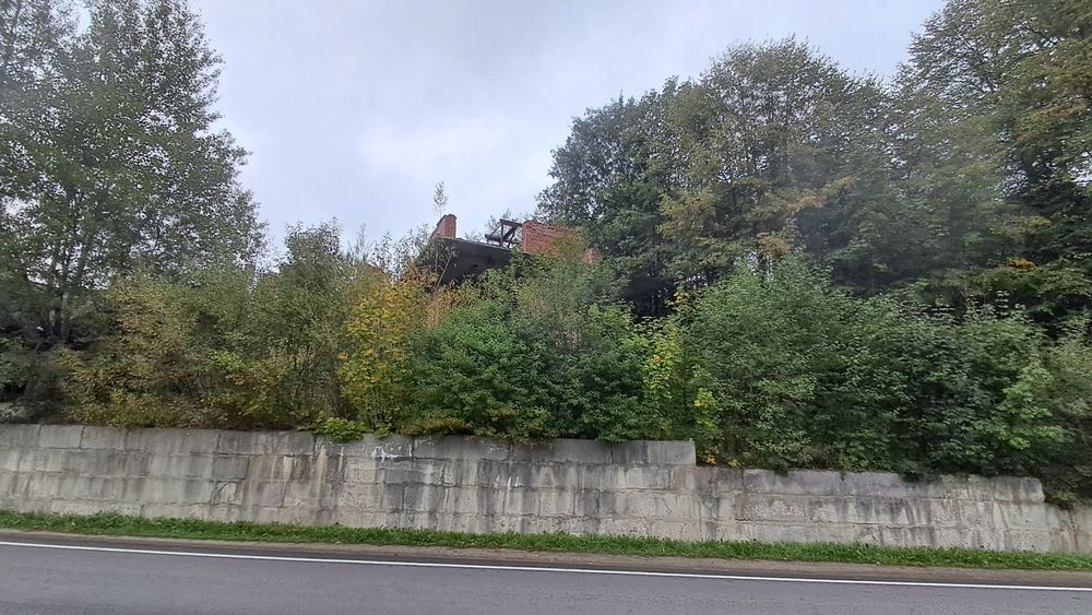 Продаж недобудованого готелю в Яремче 1 лінія від дороги _vv