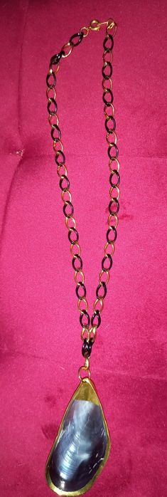 Fio com concha trabalhado vintage