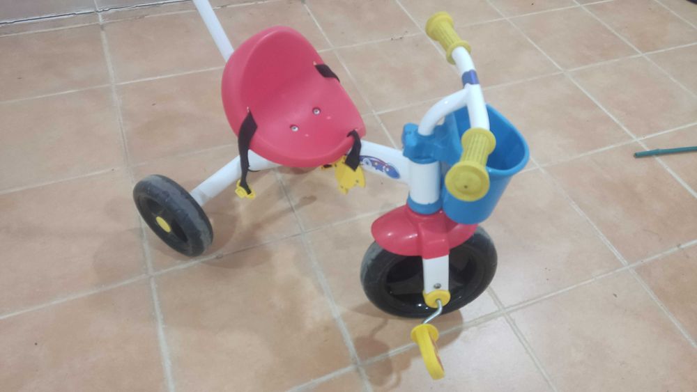 Triciclo de criança com oferta de segundo triciclo