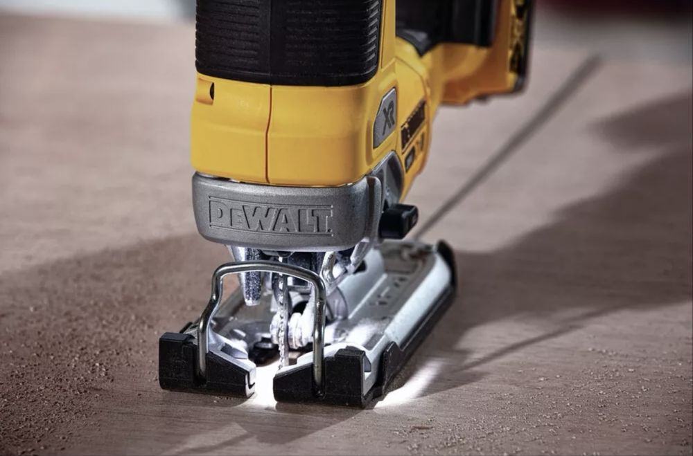 Акумуляторний лобзик Dewalt DCS334.20v