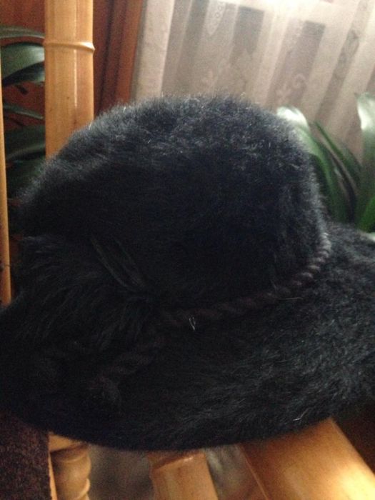 Czarny ciepły kapelusz - rozm. 56 cm