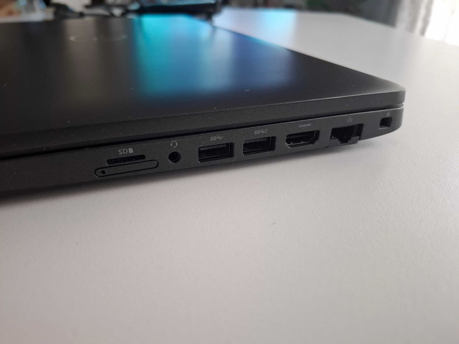 DELL LATITUDE 5500, I5 8265U, 16GB RAM DDR4,LTE, WIN11, Stan Idealny