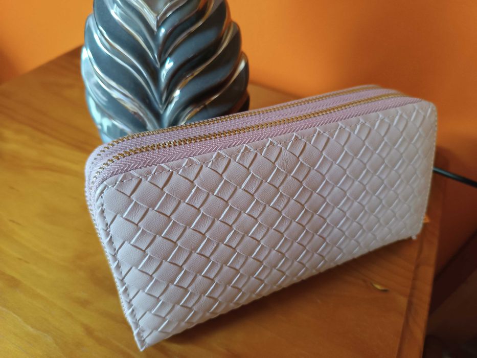 Carteira rosa por estrear