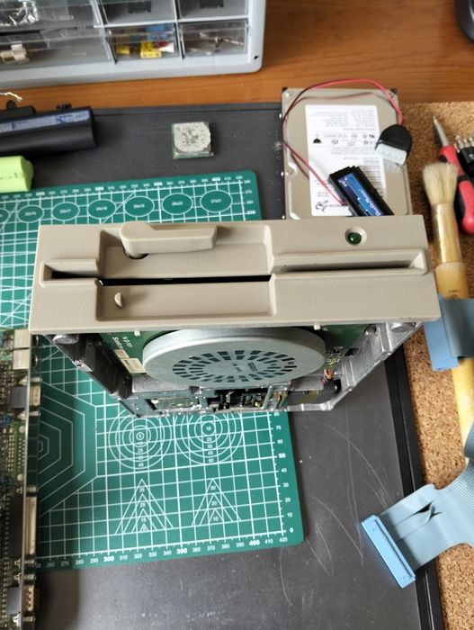 5.25-inch Floppy Disk Drive469726857580390400