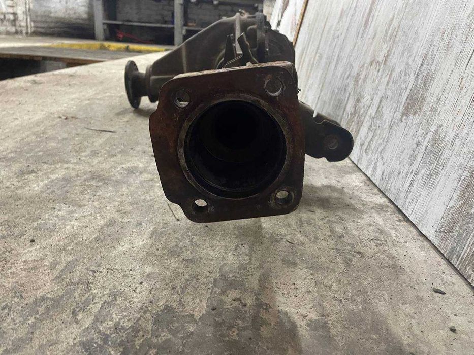 Задній міст задний мост з блокуванням 46/13 Нісан Nissan Navara D40