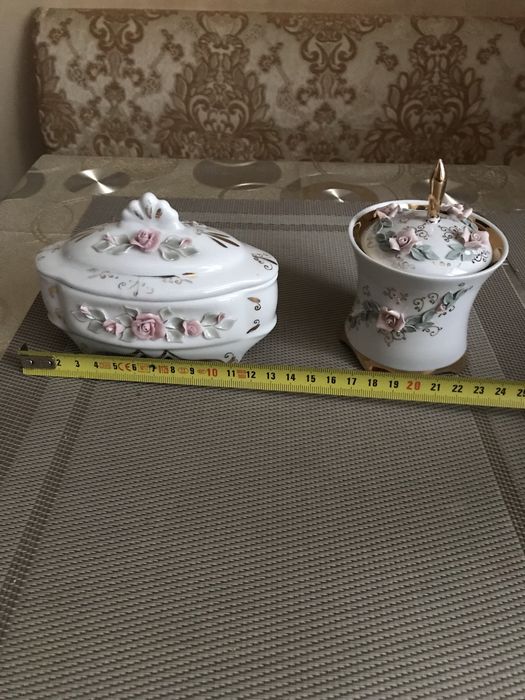 Фарфоровые шкатулка и сахарница