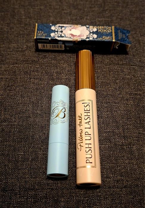 Pomadka Bridgerton Kiko Milano i maskara Charlotte Tilbury