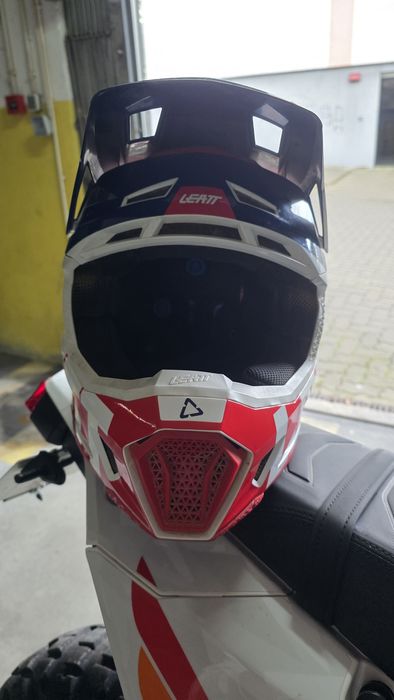 Capacete Leatt 7.5 Royal + Oculos Iriz 4.5 M