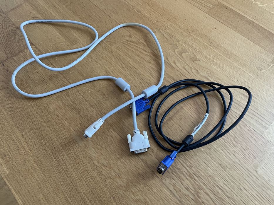 Кабелі DVI та VGA