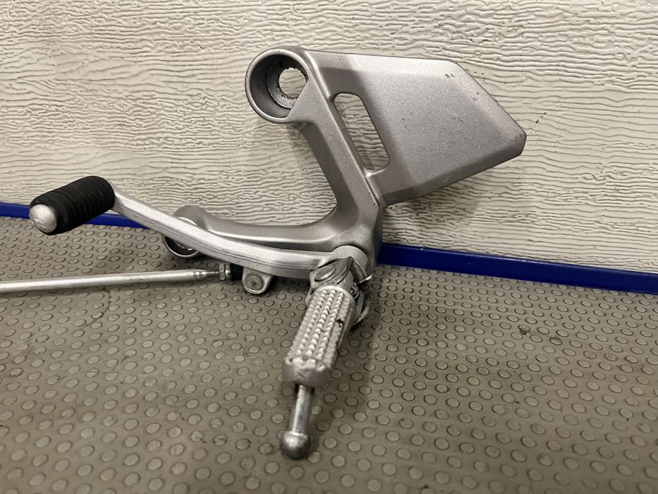 Lewy set yamaha xsr 900 podnóżek