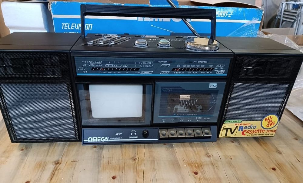 Omega TV rádio e leitor de cassetes