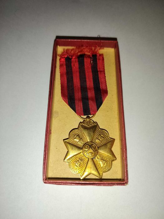 Lote de 8 Medalhas Belgas Originais (com caixas)