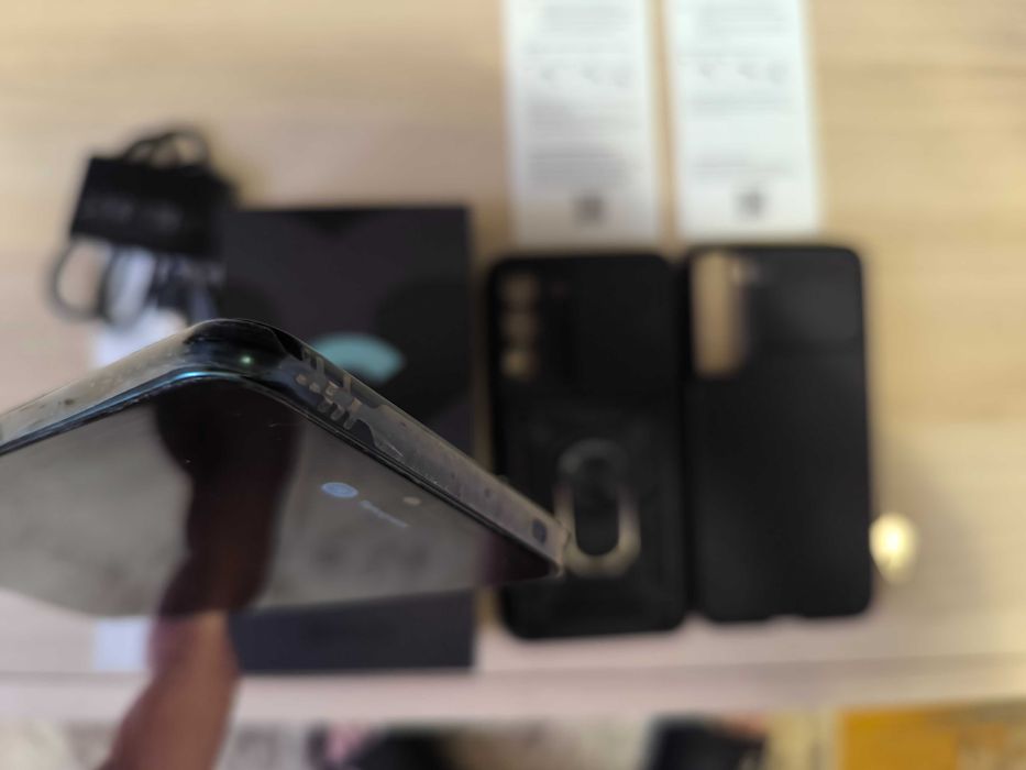 Мобильный телефон Samsung S22.На 256ГБ.Хорошее состояние!Есть чек.