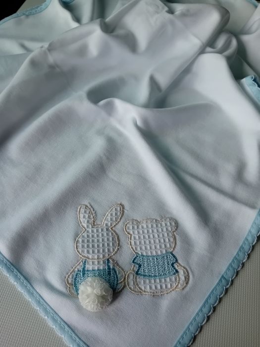 Fralda com o nome do bebé bordado