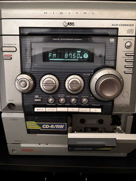 Aparelhagem LG com leitor triplo de CD