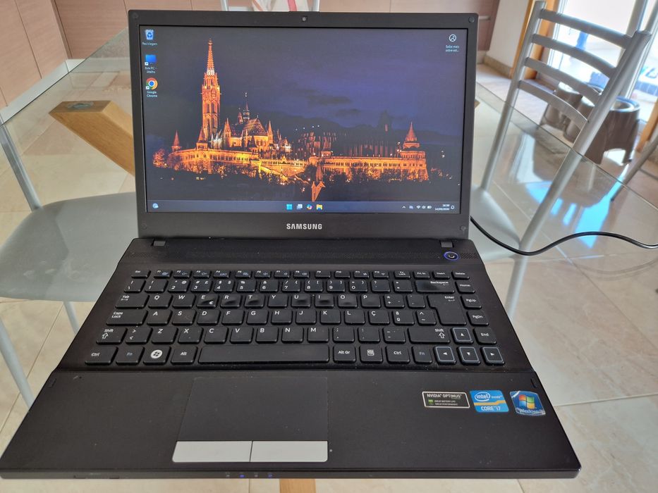 Samsung  NP300V4AH Core i7