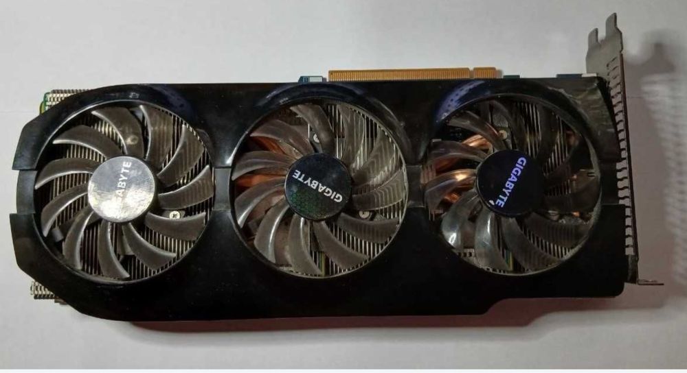 Відеокарта Gigabyte Radeon HD 7950 3g ddr5