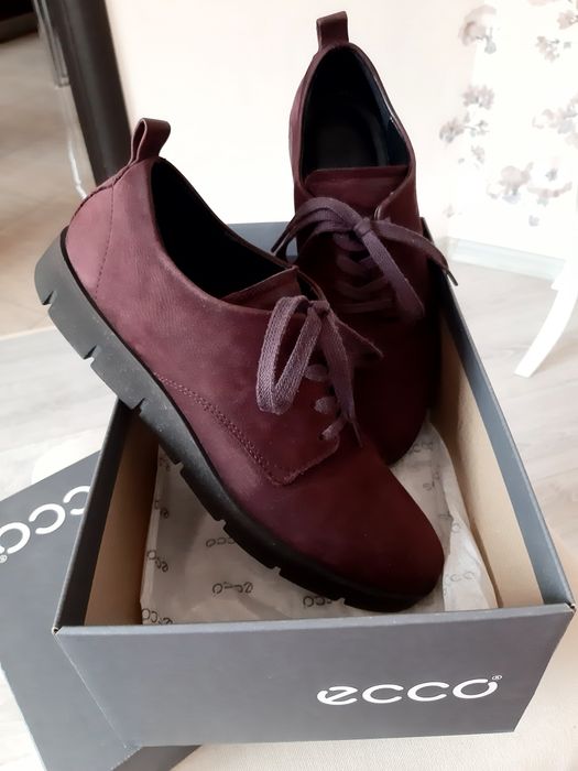 Продам женские туфли (кроссовки) ECCO