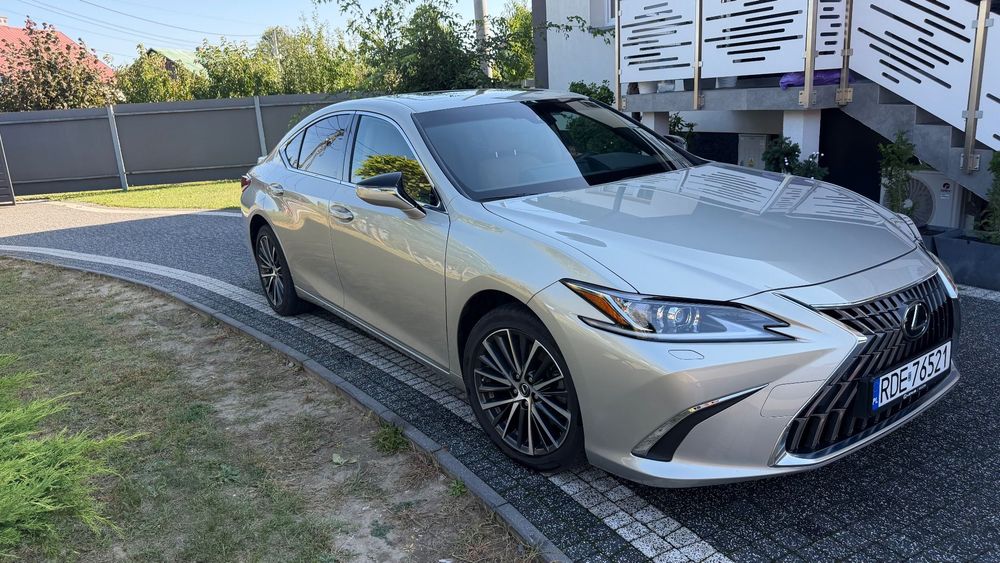 Lexus ES