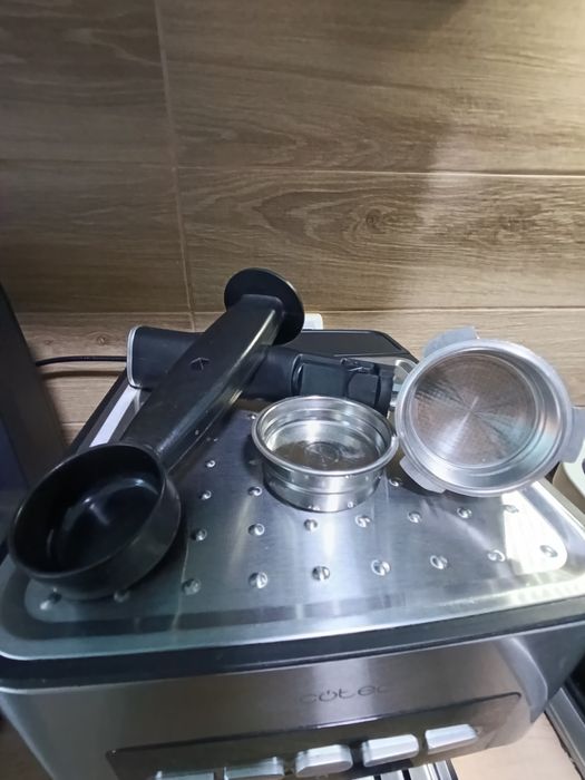 Cecotec  кавомашина