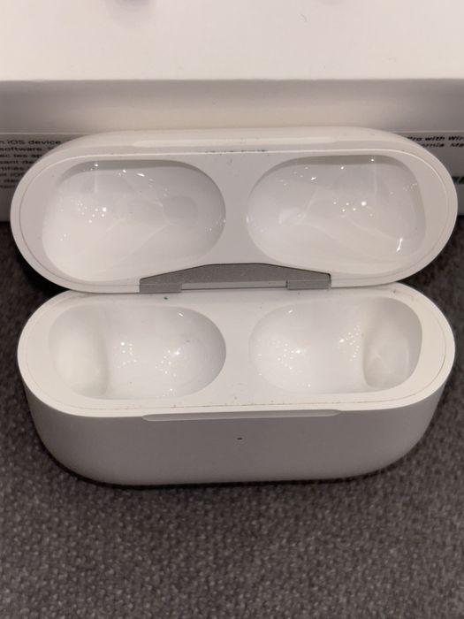 Uszkodzone Air Pods Pro - 2 generacja z wyjściem lighthing