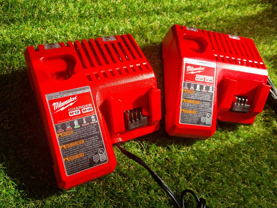 Зарядний пристрій Milwaukee M18 220V із США. Зарядка.