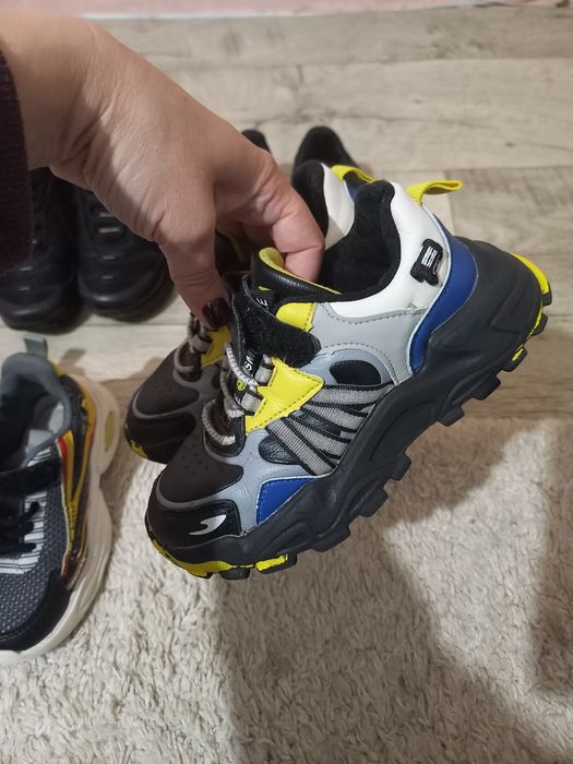 Продам кроссовки на мальчика